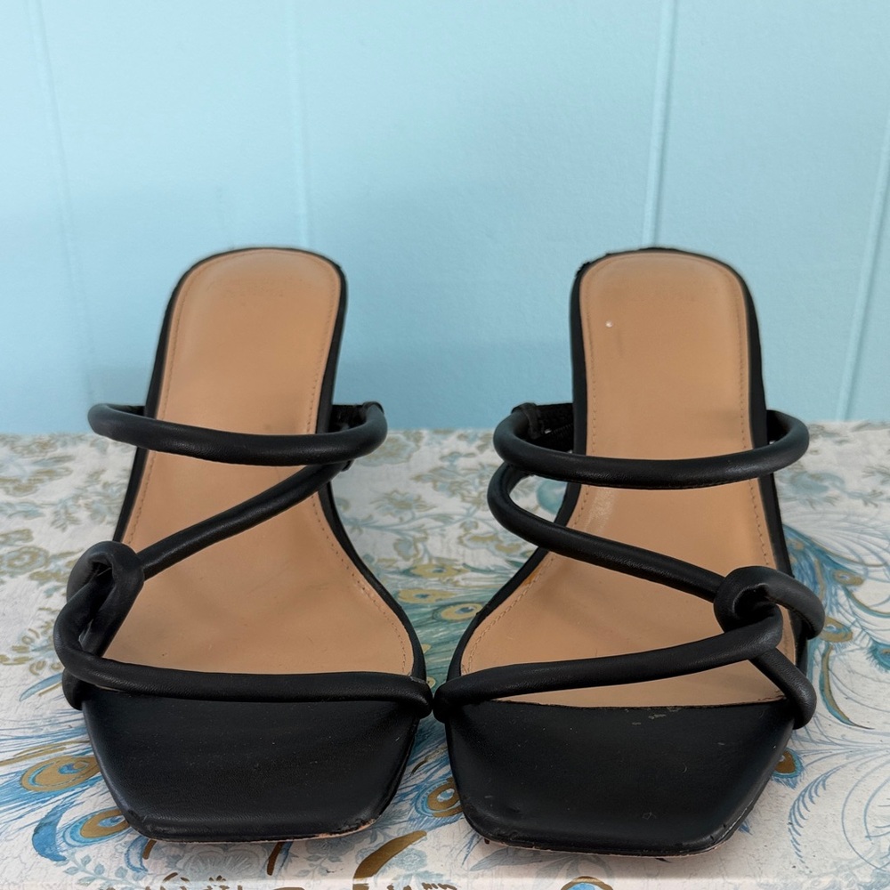 ABERCROMBIE & FITCH kitten strap heels
